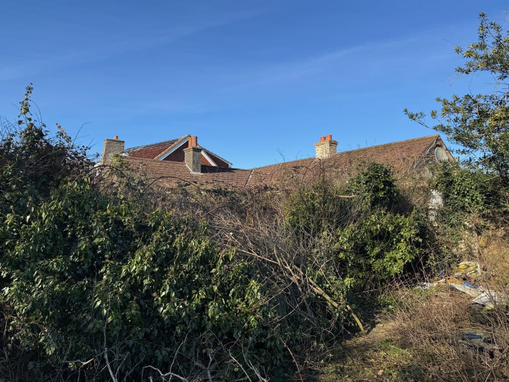 Lot: 135 - DETACHED BUNGALOW FOR TOTAL REFURBISHMENT WITH POTENTIAL - Front of bungalow 1